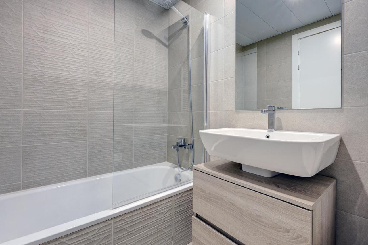 Stylish 2 Bedroom Apartment In Estepona Old Town Eksteriør billede